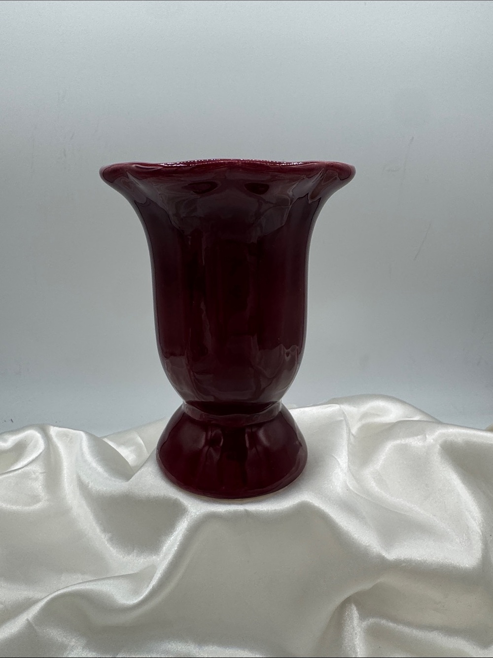 Metlox Pottery Poppy Trail vase in the "Early Old Rose" glaze, & scalloped rim